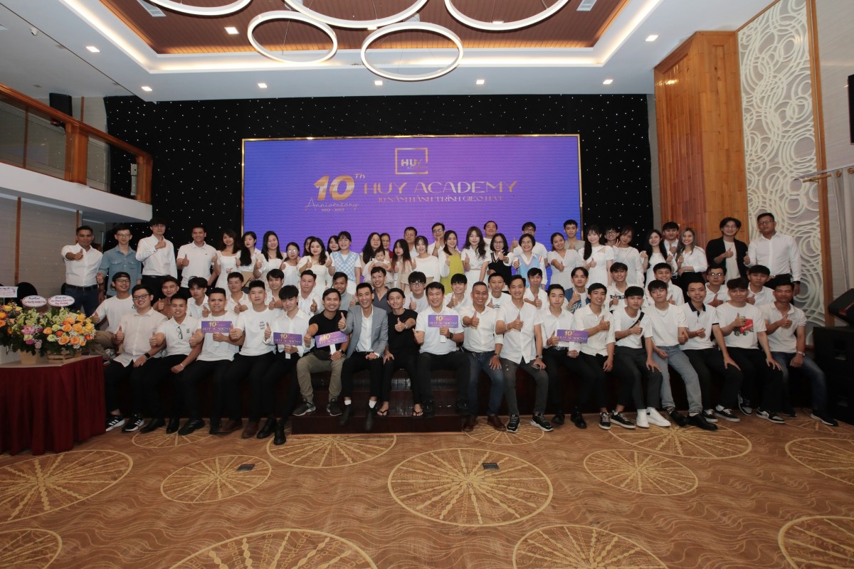 ky niem 10 nam huy academy 1